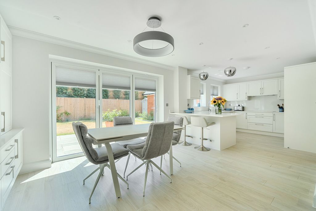 Property photo 2 of 22 1315316-18-6863E9...