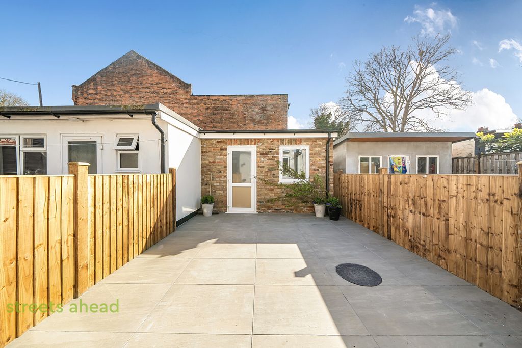 Property photo 3 of 20 60d68Bd9-38c7-4E1...