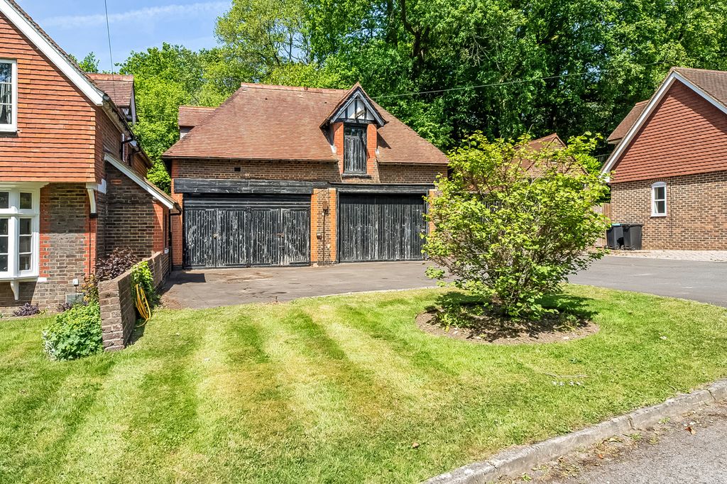 Additional image 14 of 3 bed flat for saleBroadway, Oxted RH8