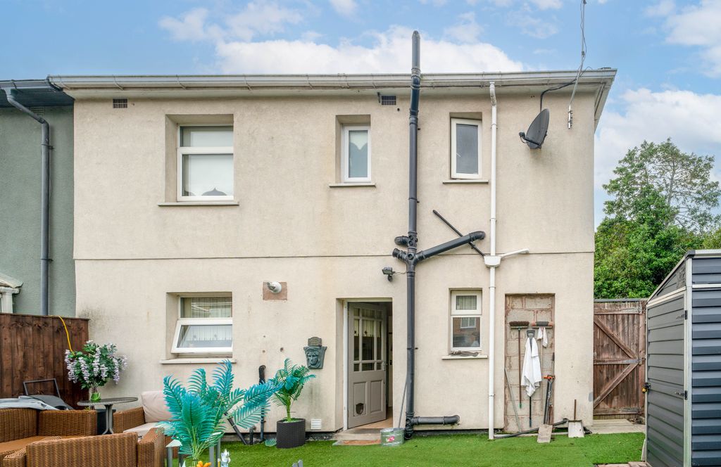 Property photo 1 of 32