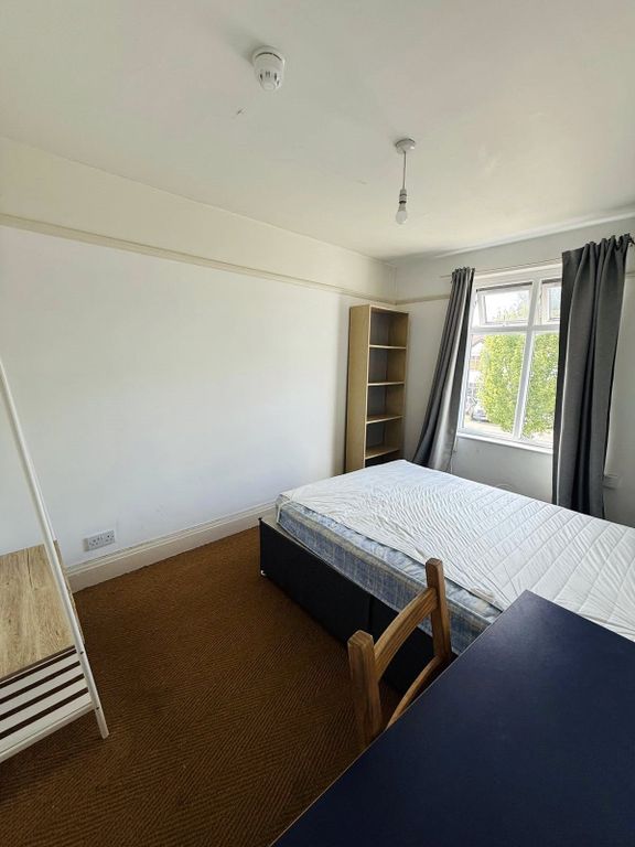 Property photo 2 of 5 Picture No. 11