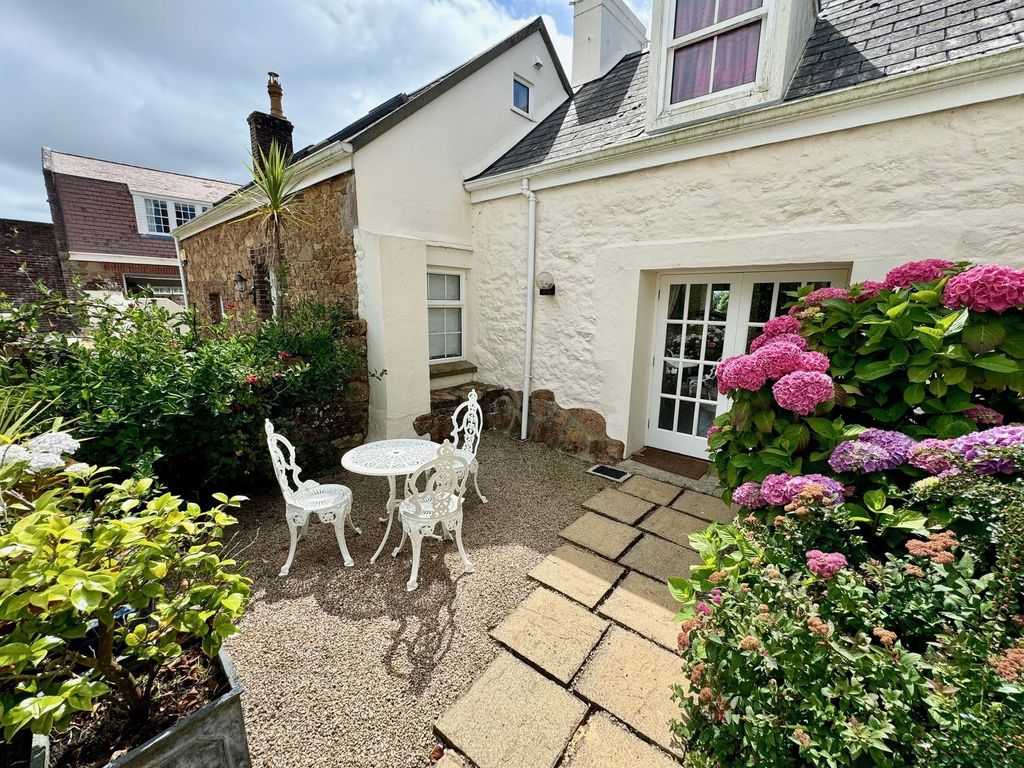 Property photo 2 of 12