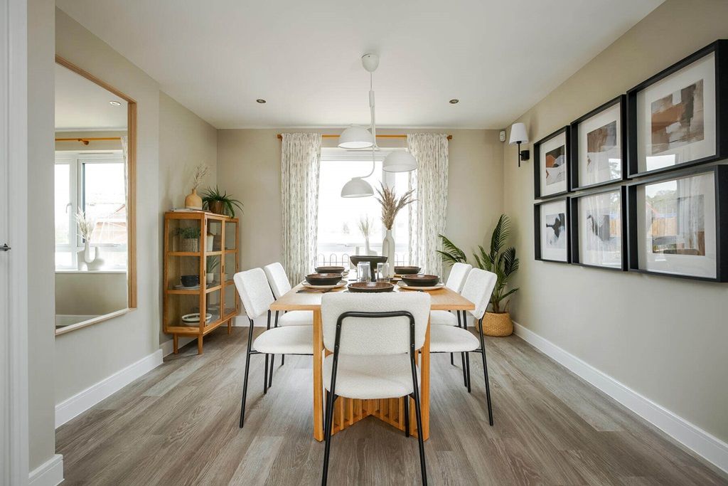Property photo 3 of 13 Plenty Of Space To Enjoy Meal Time As A Family - Typical Taylor Wimpey Home