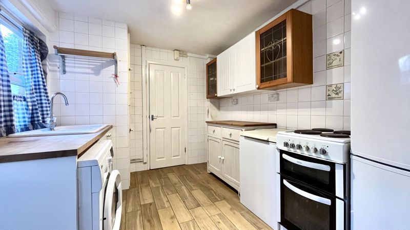 Property photo 3 of 10 Kitchen