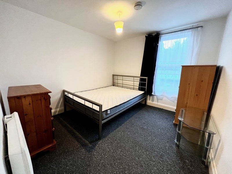 Property photo 2 of 6 Bedroom