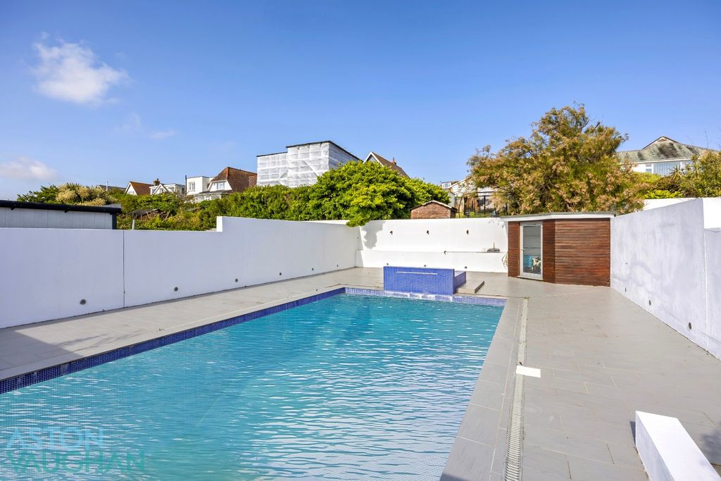 Property photo 2 of 49 4983463