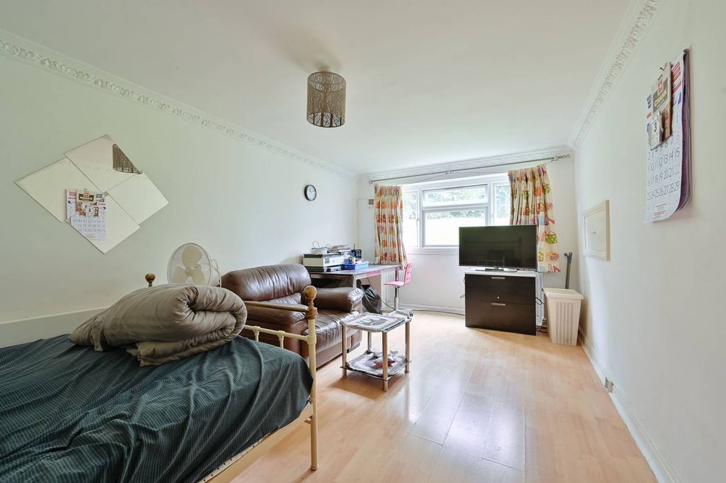 Property photo 2 of 6