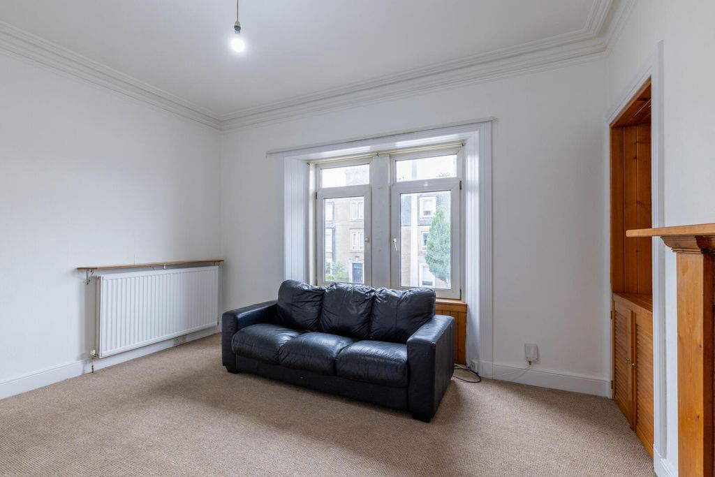 Property photo 3 of 17 Living Room