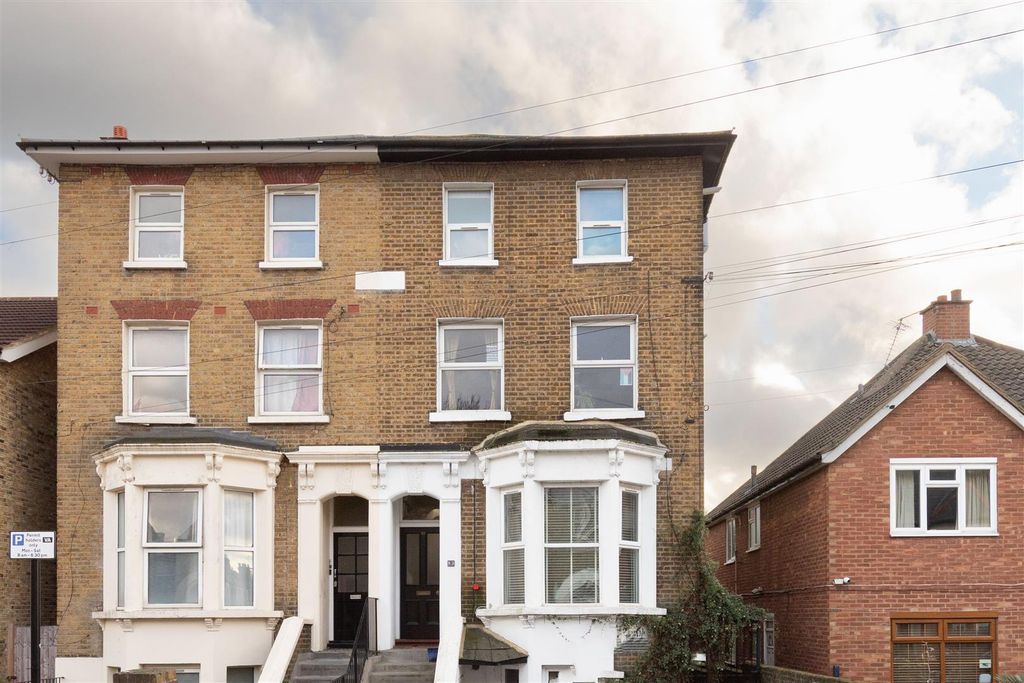 Property photo 1 of 20 Orford Road, E17
