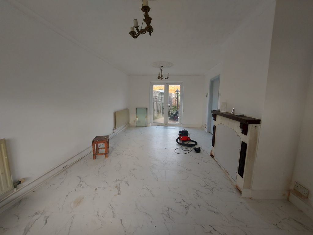 Property photo 3 of 10 Gallery