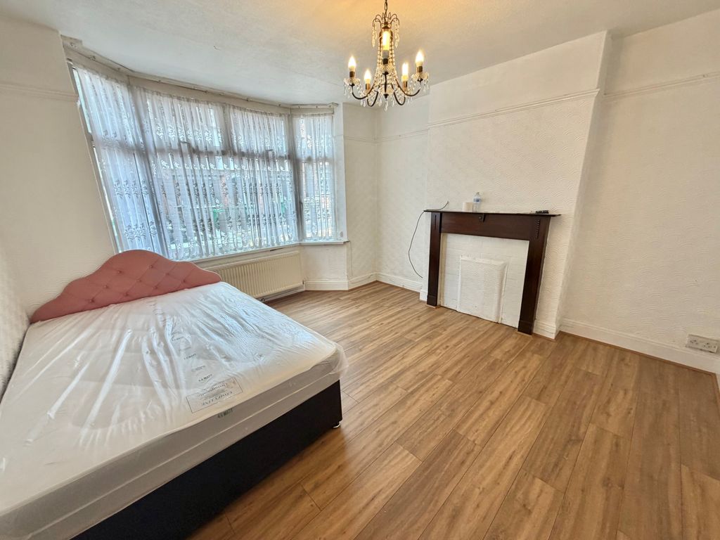 Property photo 2 of 16 Image