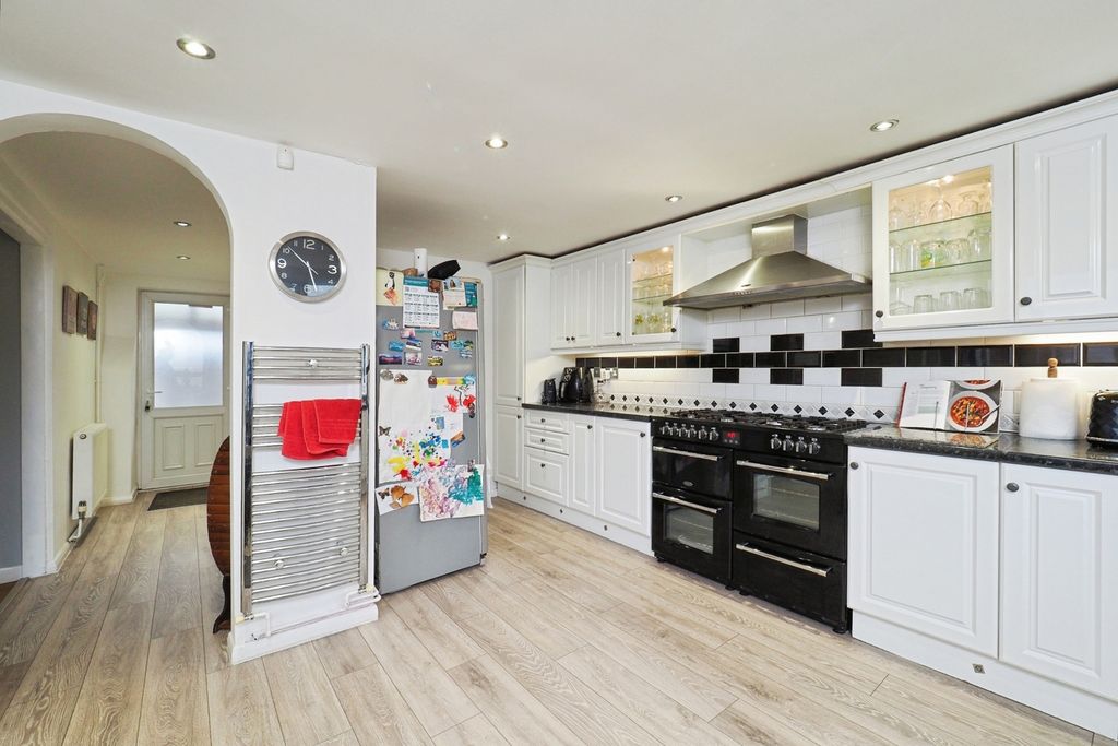 Property photo 3 of 21 Pbox-Img.Jpg