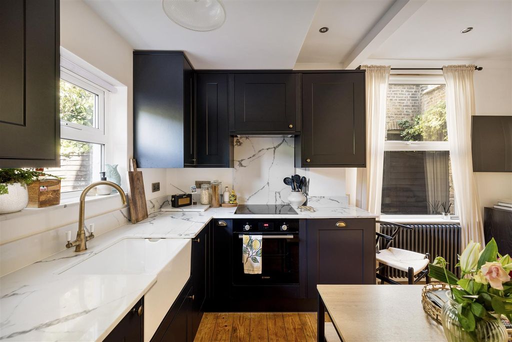 Property photo 3 of 29 Albert Road, E10