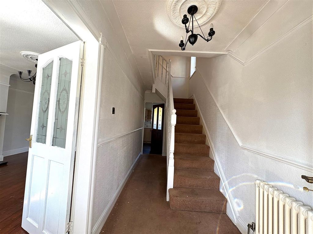 Property photo 2 of 19 Hall.Jpg