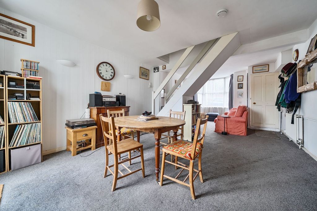 Property photo 3 of 10 Dining Area