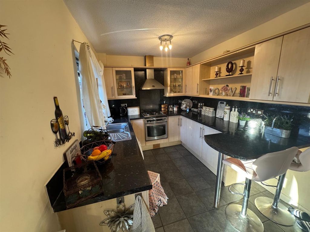 Property photo 3 of 12 Kitchen.Jpg