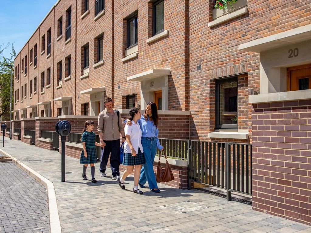 Property photo 2 of 11 North Gate Park, Family Lifestyle Image Outside Town Houses
