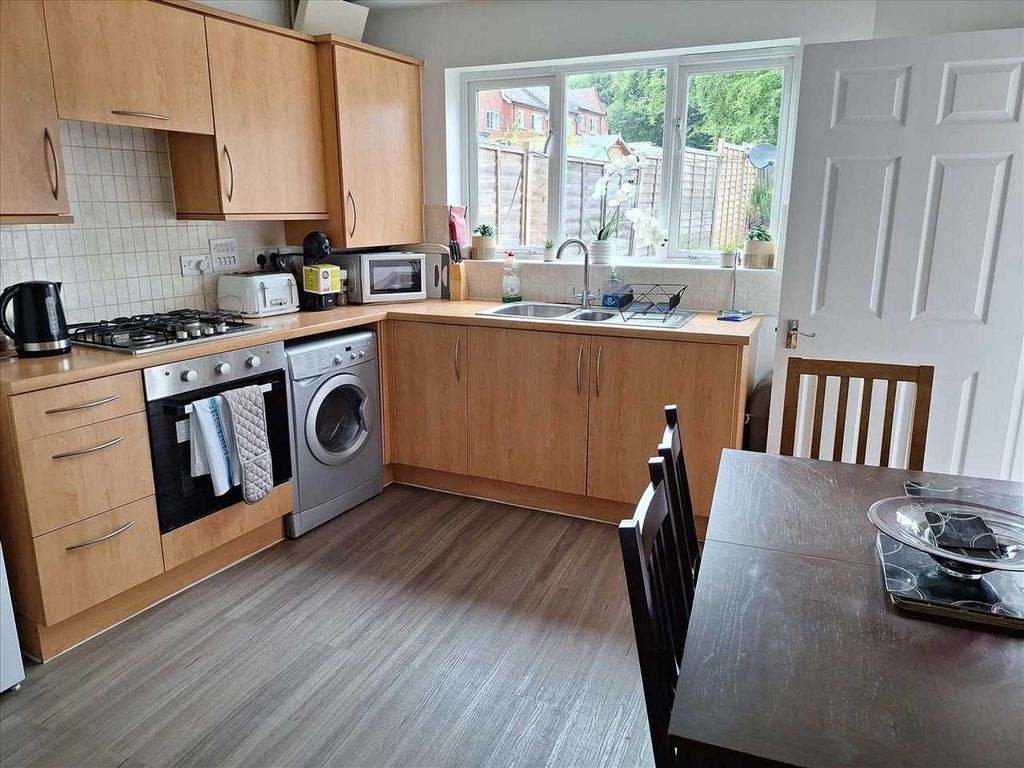 Property photo 2 of 8 Kitchen