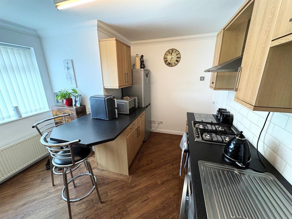 Property photo 3 of 15 Kitchen