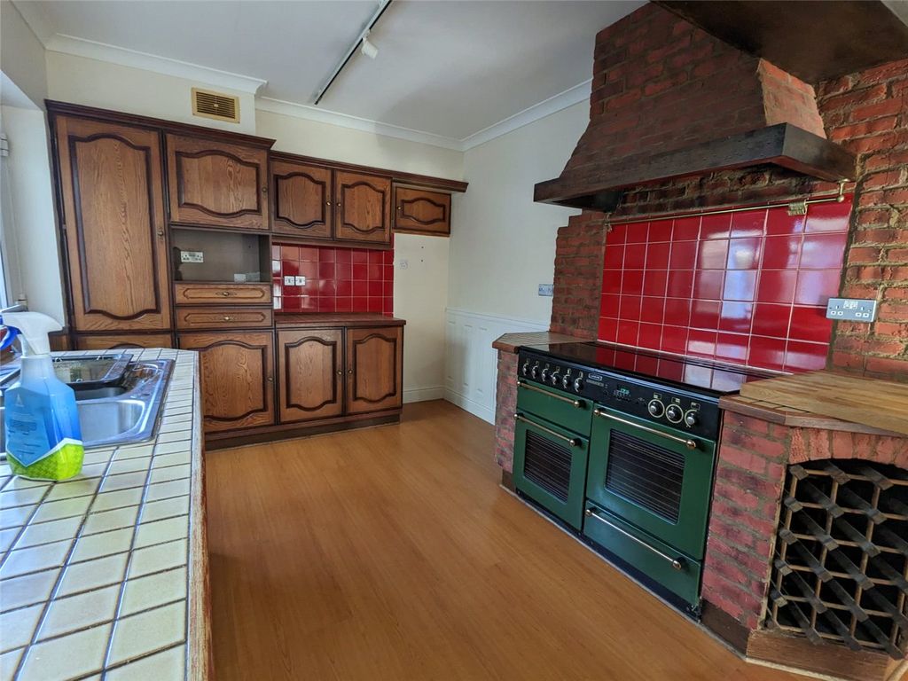 Property photo 3 of 19 Picture No. 02