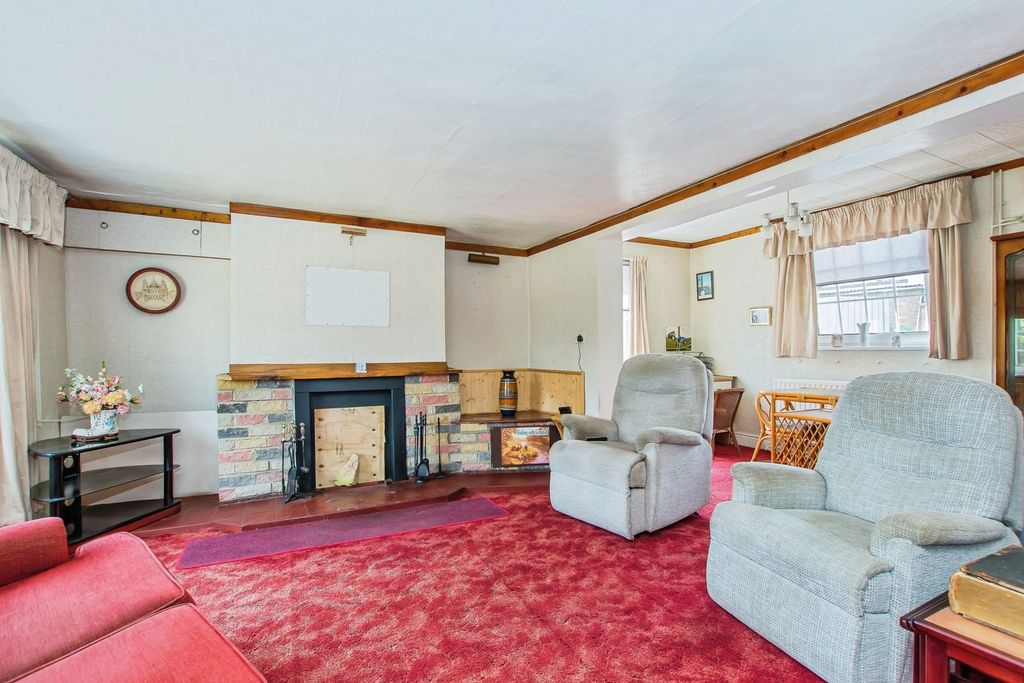 Property photo 2 of 17 Photo