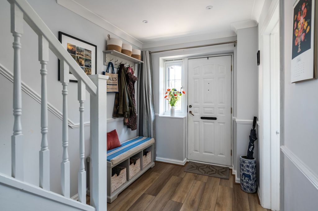 Property photo 2 of 25