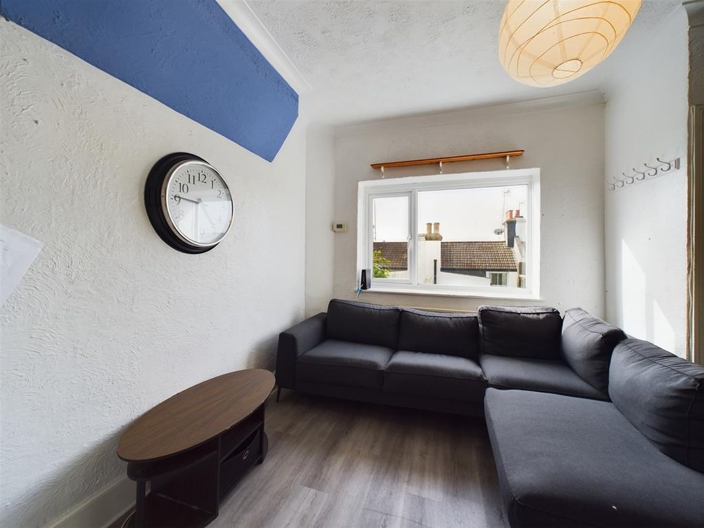 Property photo 3 of 13 Cam02534G0-Pr0083-Still010.Jpg