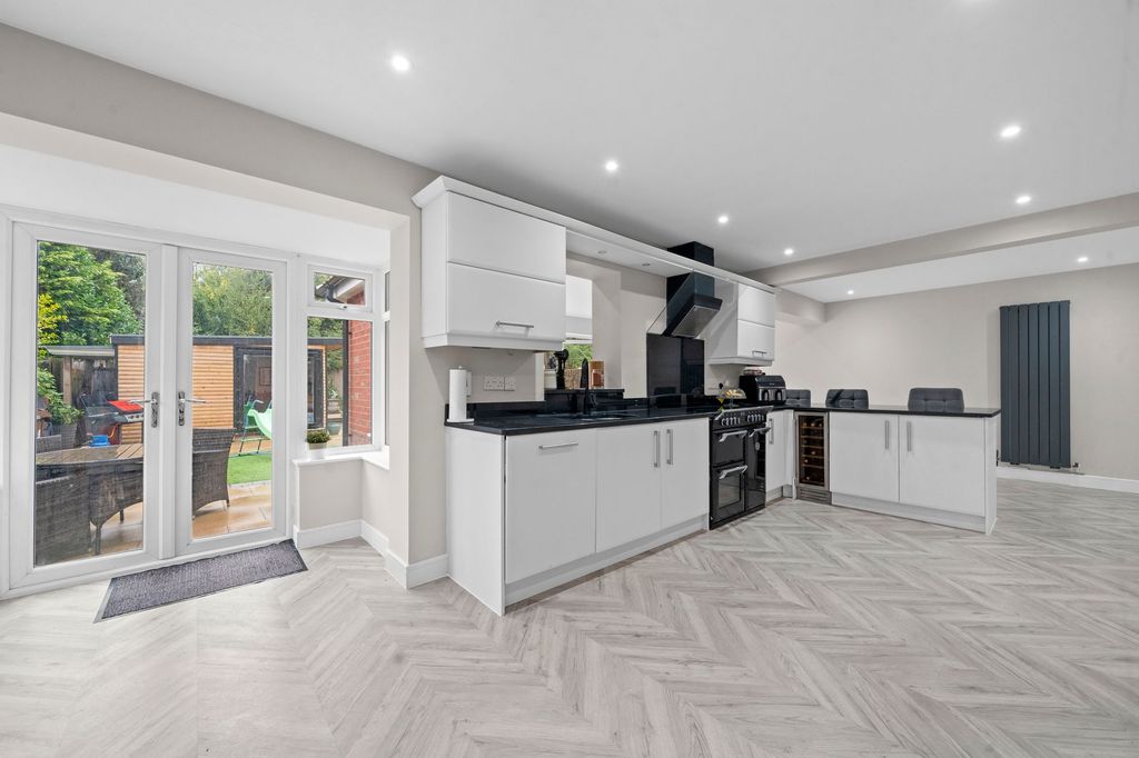 Property photo 3 of 25