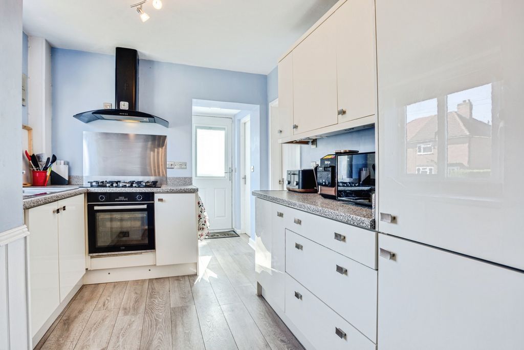 Property photo 3 of 15 Kitchen