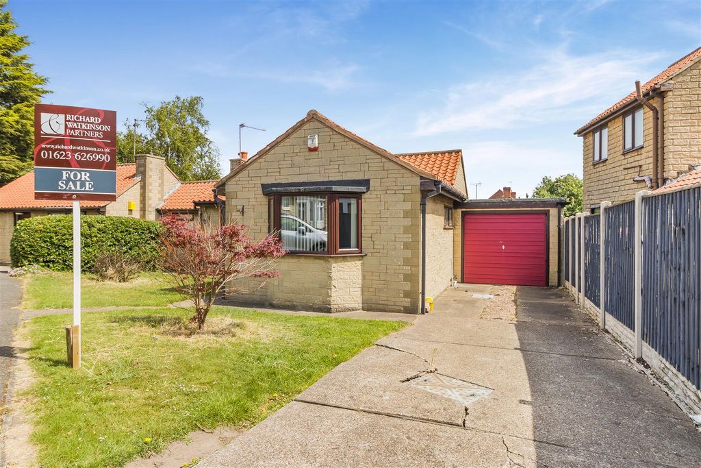 Property photo 1 of 17 8652677-Exterior03.Jpg
