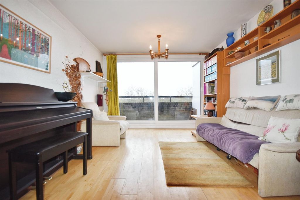 Property photo 2 of 11 Fe57A736-Dsc_0144.Jpg