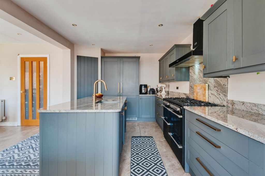 Property photo 3 of 25