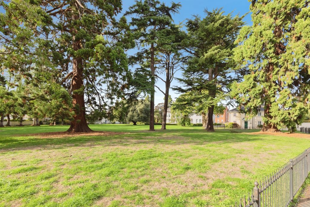 Property photo 3 of 44