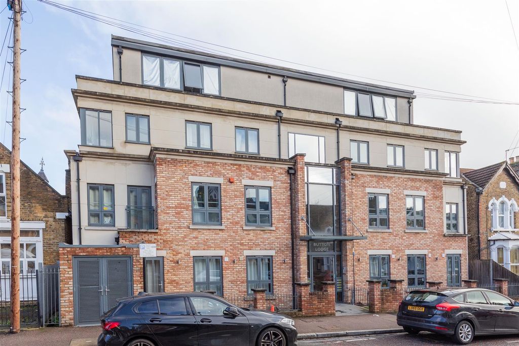 Property photo 1 of 24 Stainforth Road, E17 9rd