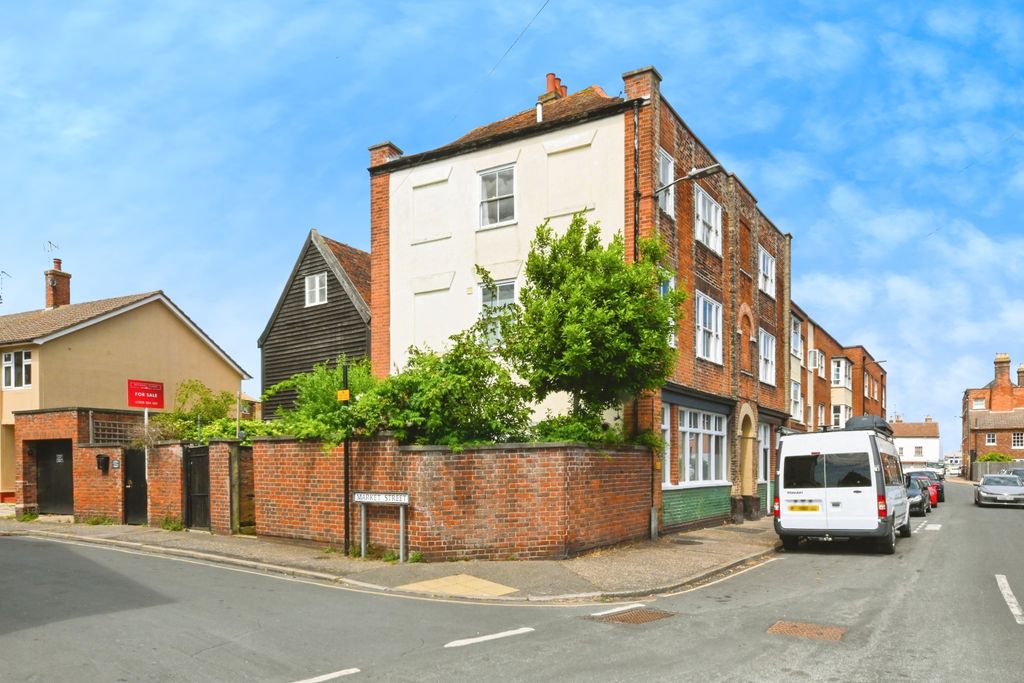 Property photo 1 of 15 Town House
