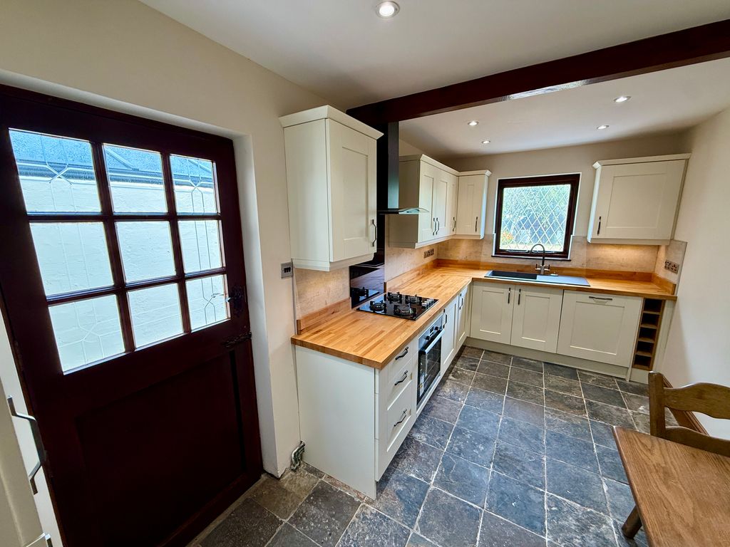 Property photo 2 of 31
