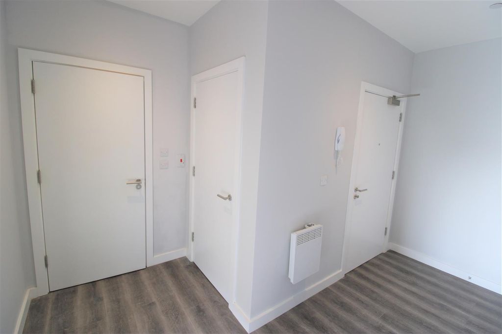 Property photo 2 of 12 Hallway