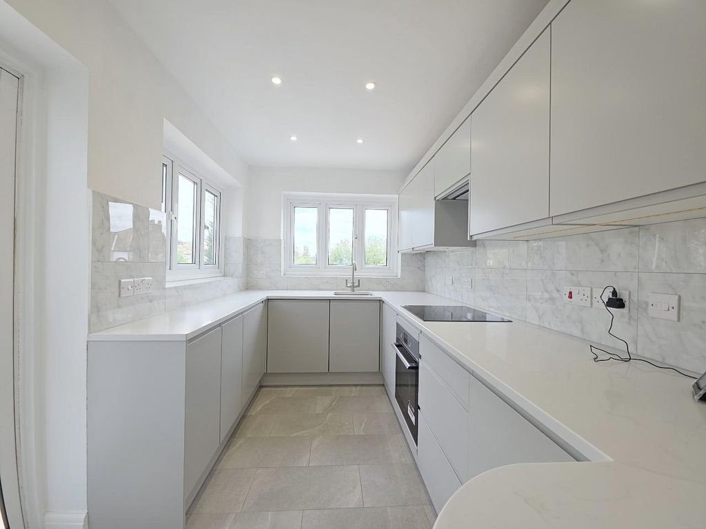 Property photo 2 of 17 Kitchen