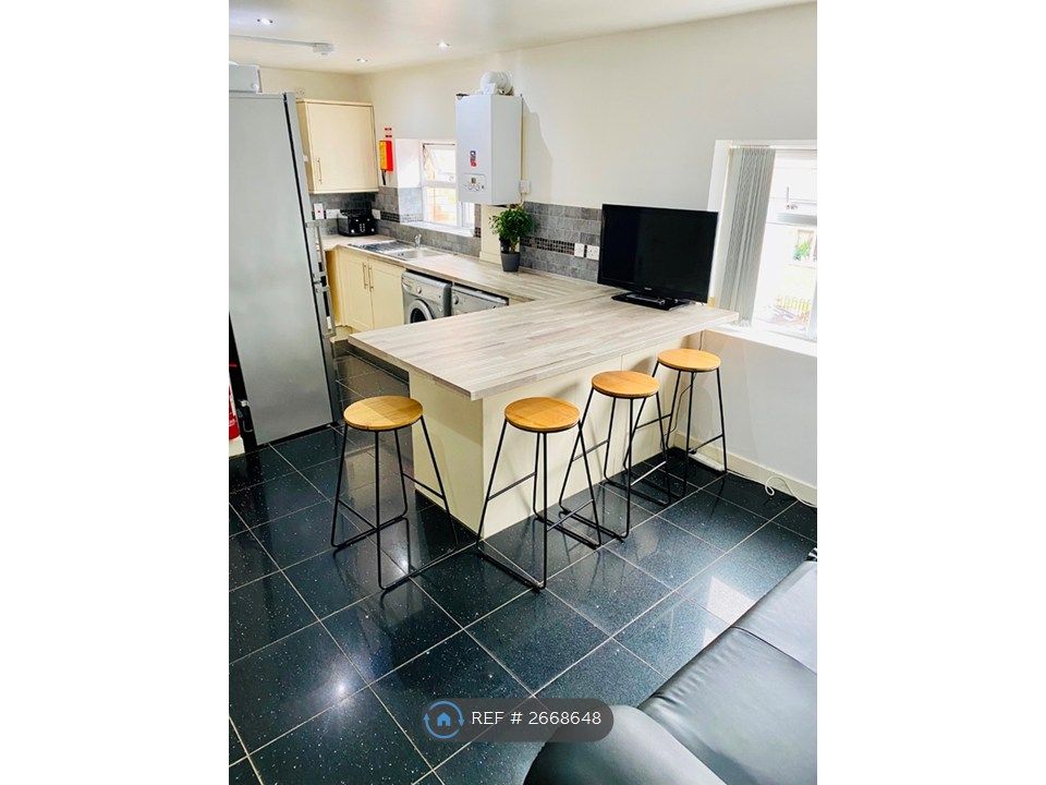 Property photo 2 of 35 Kitchen/Living Room