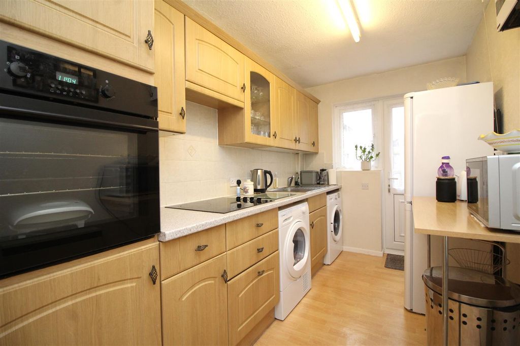 Property photo 2 of 9 Kitchen .Jpg