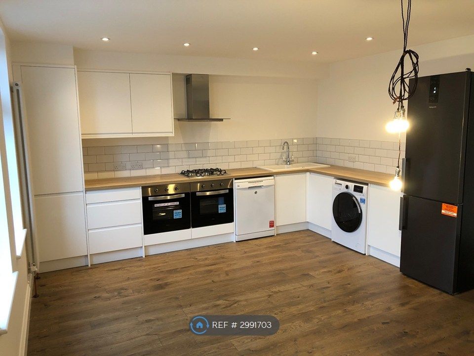 Property photo 1 of 9 Kitchen / Living