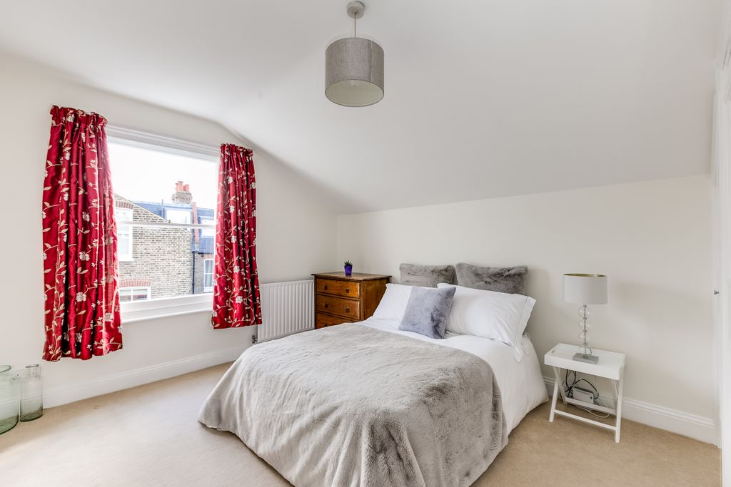 Property photo 3 of 11 Photo 04