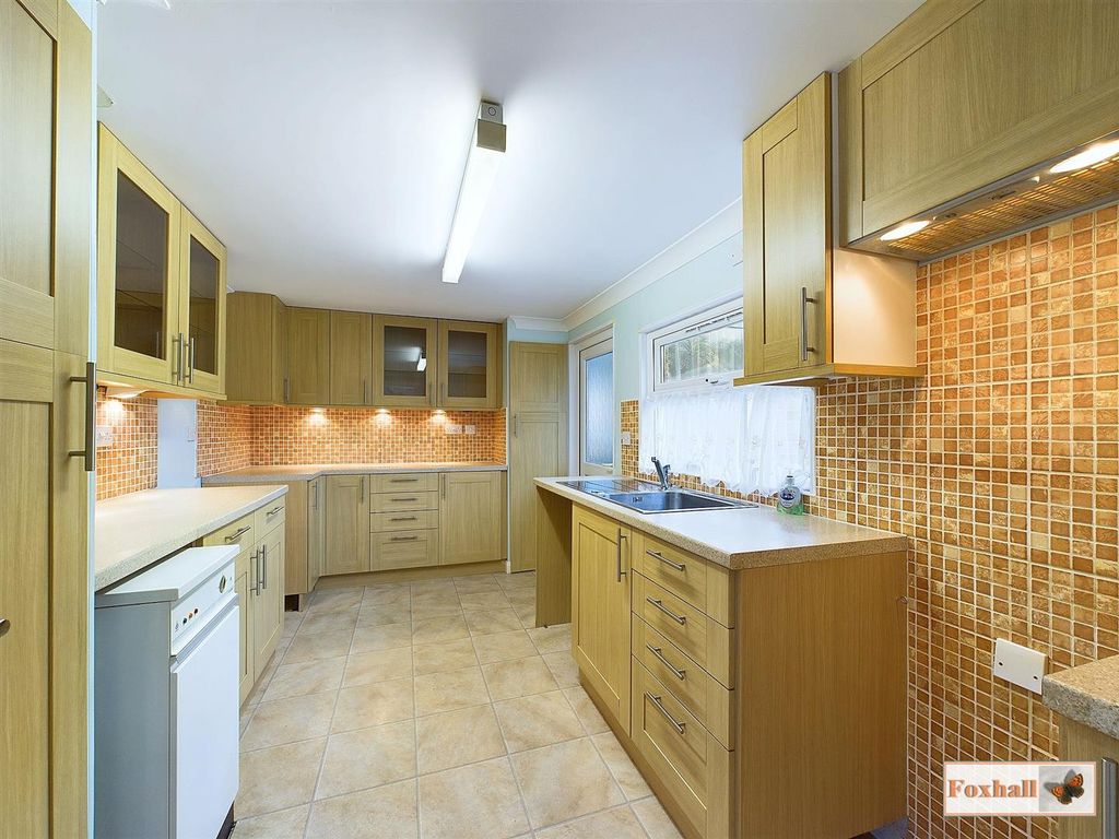 Property photo 3 of 16 Kitchen