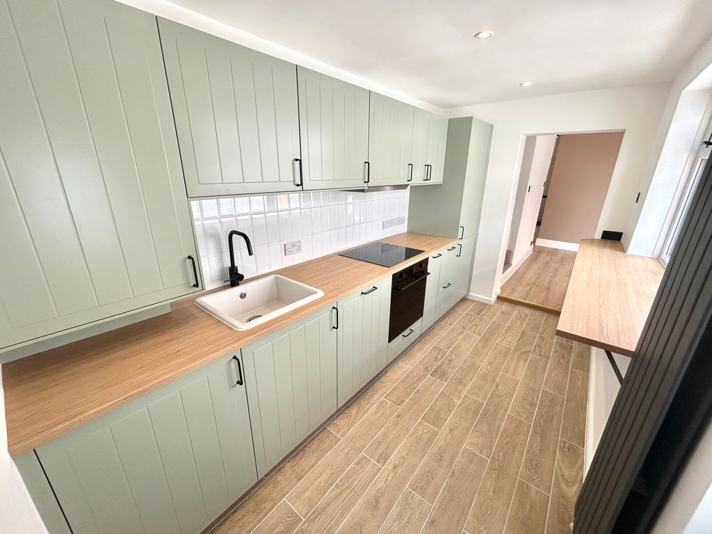 Property photo 3 of 13 Kitchen