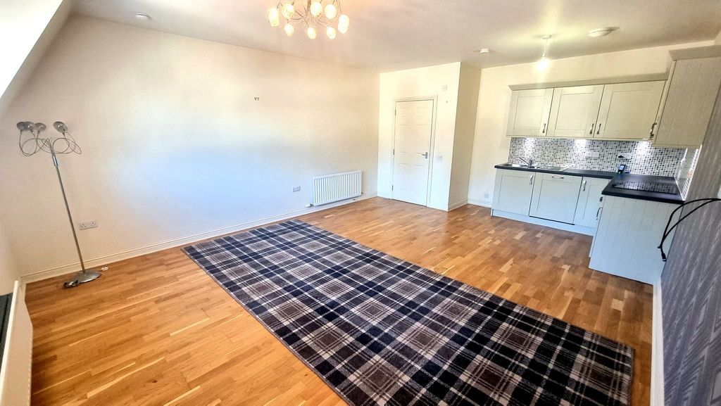 Property photo 3 of 12 Lounge / Kitchen