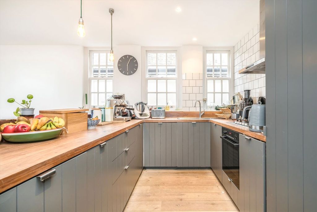 Property photo 3 of 6