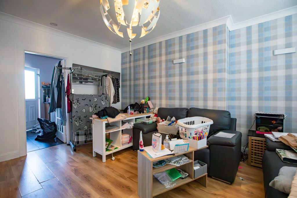 Property photo 2 of 20