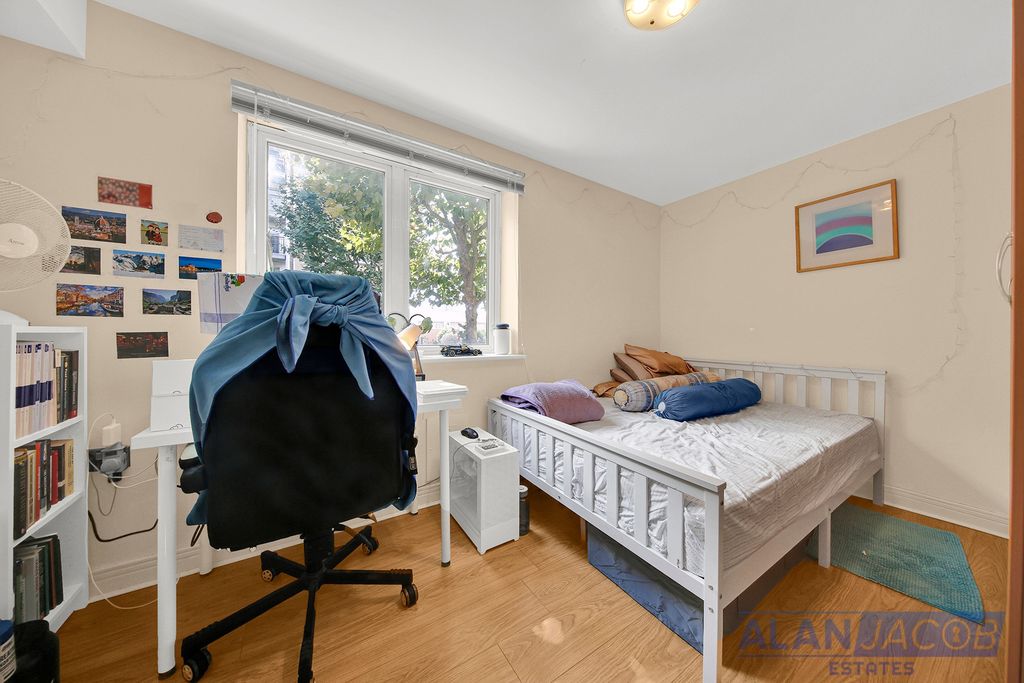 Property photo 2 of 25