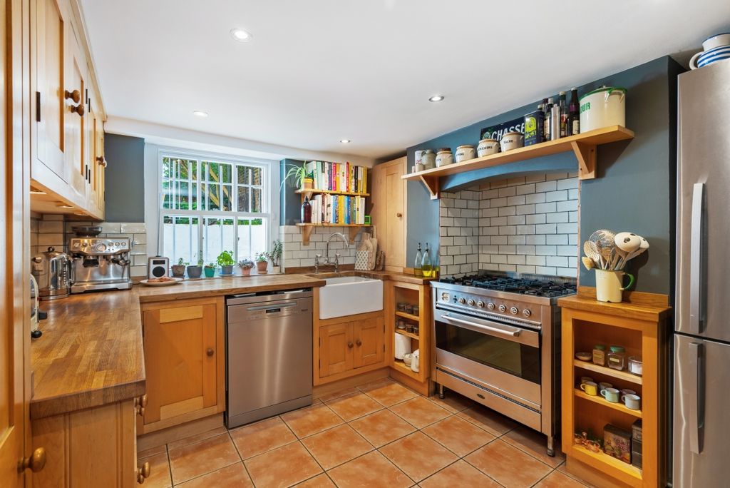 Property photo 2 of 32
