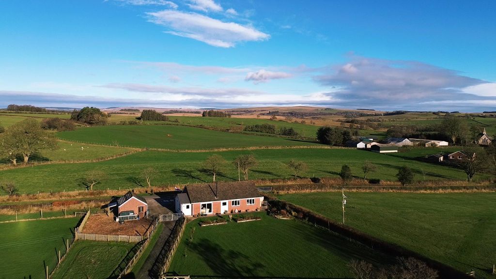 Property photo 1 of 27 Chestnuts Farm